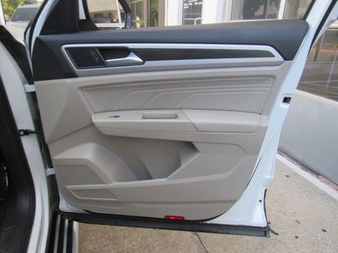 Used 2022 Volkswagen Atlas SE w/ Panoramic Sunroof Package image 19