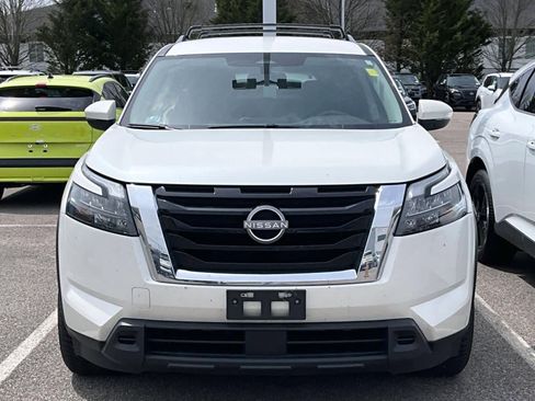 Used 2023 Nissan Pathfinder SV AWD/4WD image 2