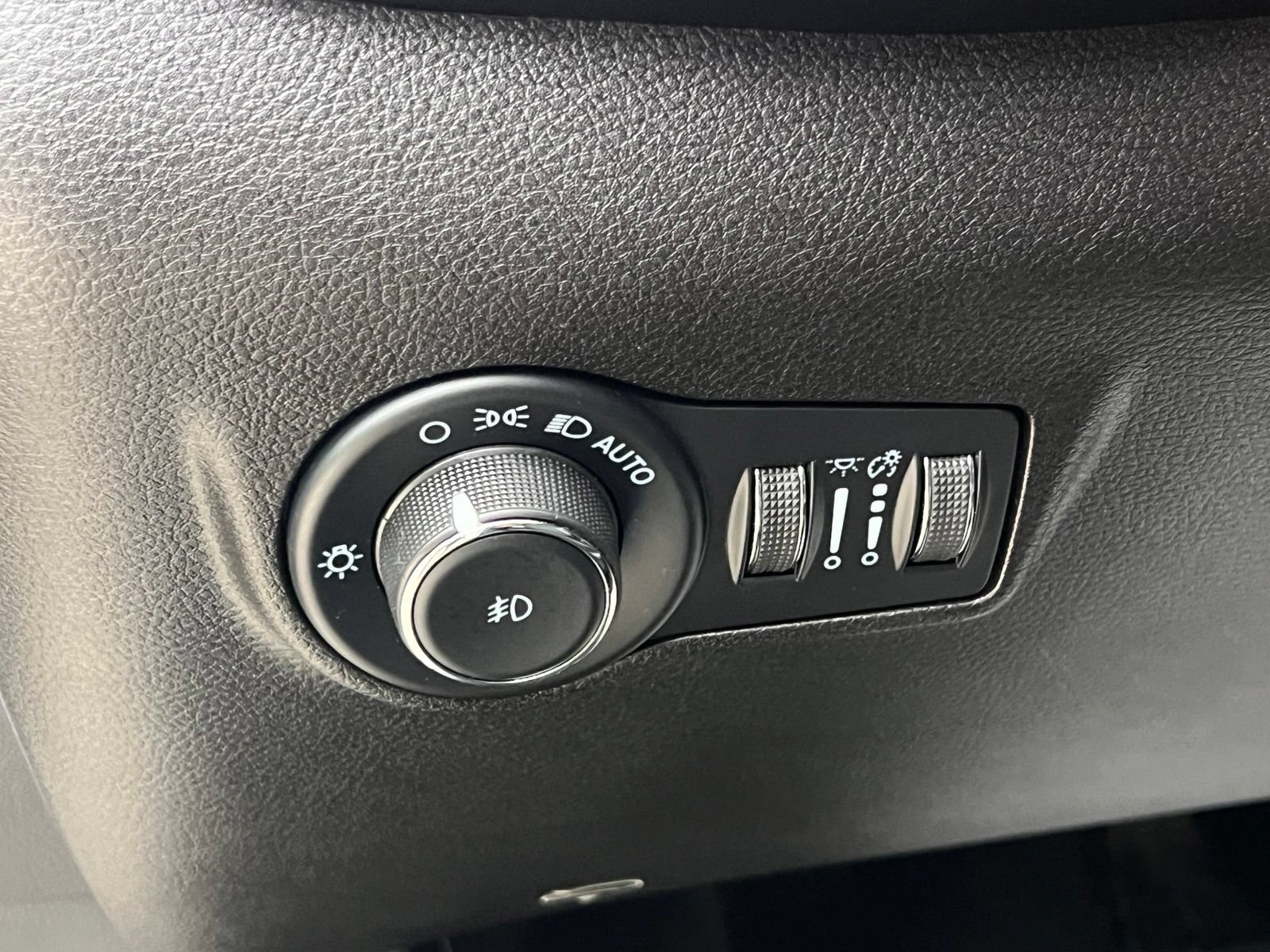 Used 2023 Jeep Compass Latitude w/ Convenience Group AWD/4WD image 25