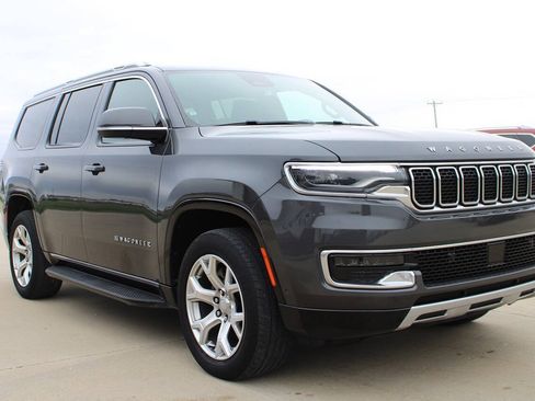 Used 2022 Jeep Wagoneer Series II AWD/4WD image 3
