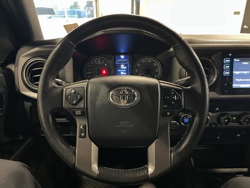 Used 2016 Toyota Tacoma TRD Off-Road image 11
