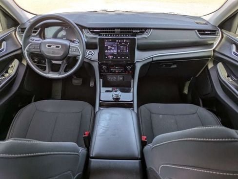 Used 2023 Jeep Grand Cherokee Laredo RWD image 15