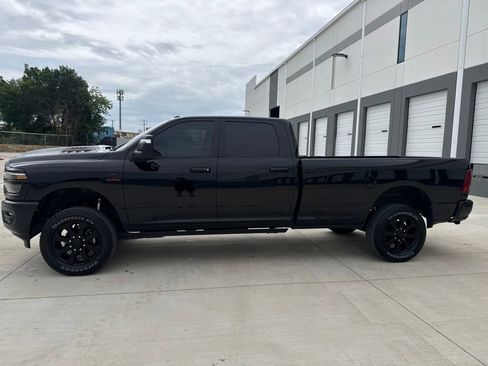 Used 2025 RAM 3500 Laramie AWD/4WD image 4