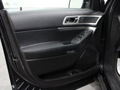 Used 2015 Ford Explorer XLT w/ Equipment Group 202B image 11