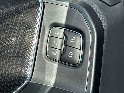 Used 2025 Ford F150 Raptor AWD/4WD image 17