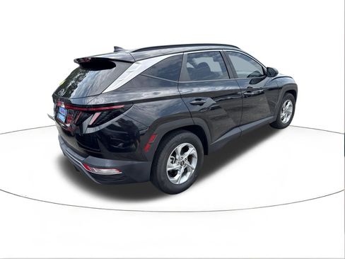 Used 2023 Hyundai Tucson SEL FWD image 2