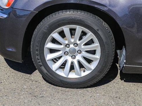 Used 2014 Chrysler 300 RWD image 10