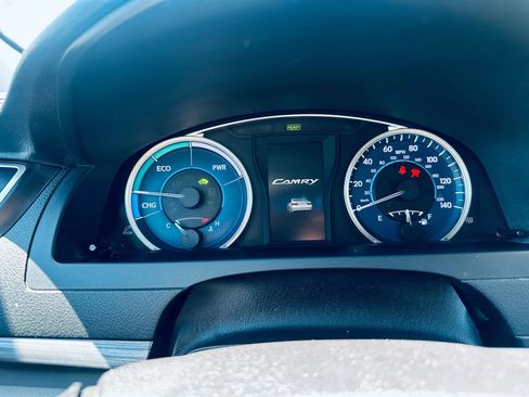 Used 2015 Toyota Camry LE image 18