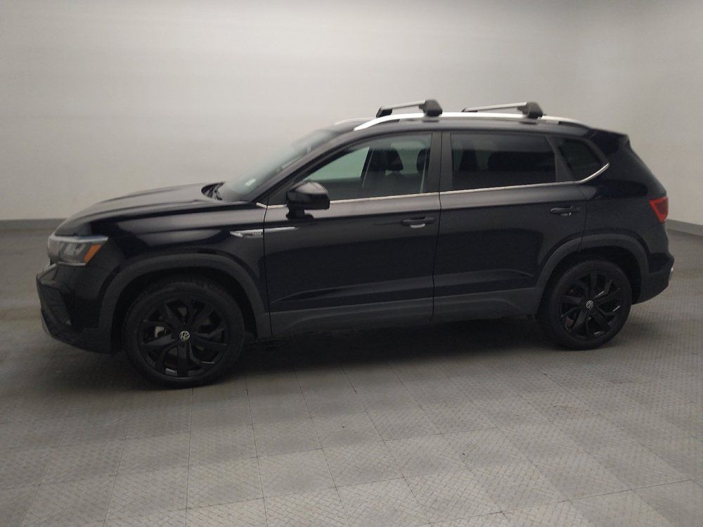 Used 2022 Volkswagen Taos SE FWD image 2