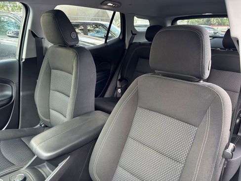 Used 2024 GMC Terrain SLE FWD image 35