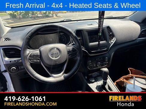 Used 2019 Jeep Cherokee Latitude Plus w/ Cold Weather Group AWD/4WD image 11