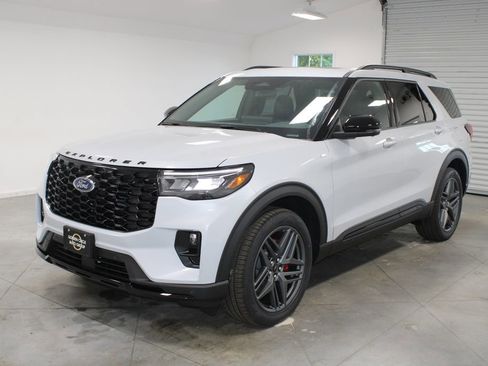 New 2026 Ford Explorer ST-Line AWD/4WD image 3