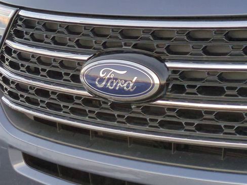 Certified 2021 Ford Explorer XLT w/ Equipment Group 202A image 12