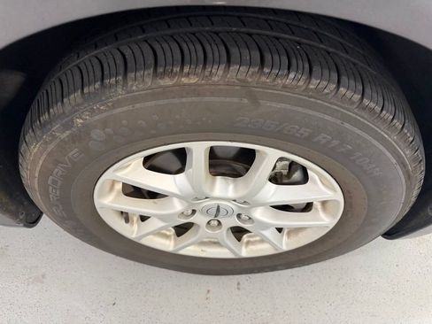 Used 2023 Chrysler Pacifica Touring-L FWD image 6