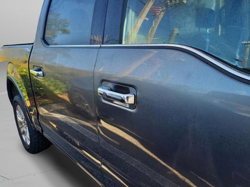 Used 2018 Ford F150 Platinum w/ Equipment Group 701A Luxury image 8