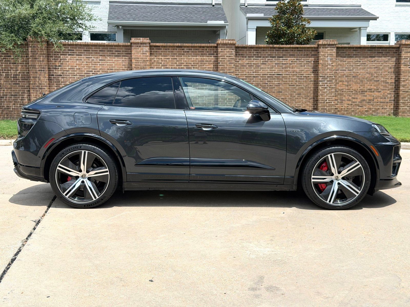 Used 2024 Porsche Macan Turbo Electric AWD/4WD image 13