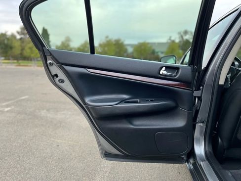 Used 2013 INFINITI G37 Journey w/ Premium Pkg image 12