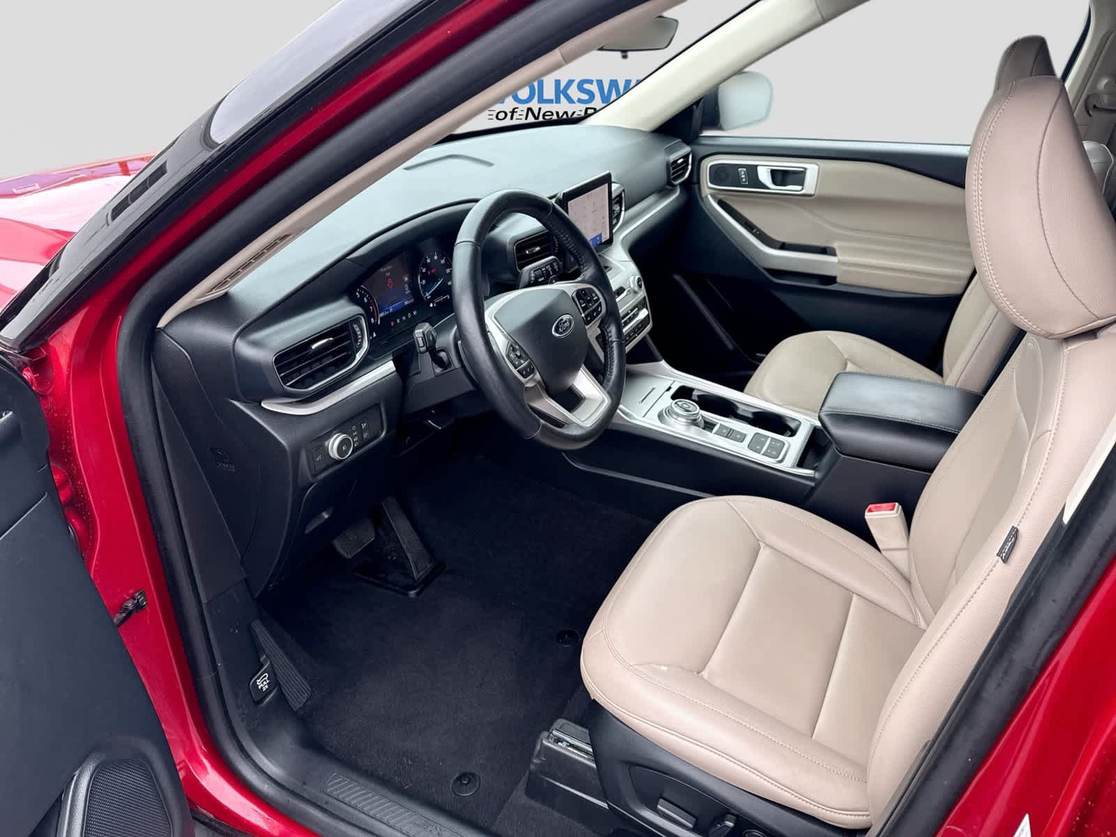 Used 2020 Ford Explorer XLT w/ Equipment Group 202A RWD image 10