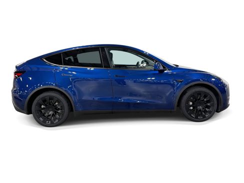 Certified 2023 Tesla Model Y Long Range AWD/4WD image 7