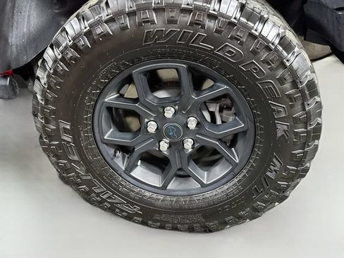 Used 2024 Jeep Wrangler Unlimited AWD/4WD image 30