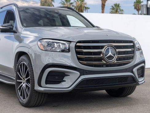 Used 2024 Mercedes-Benz GLS 580 4MATIC image 3