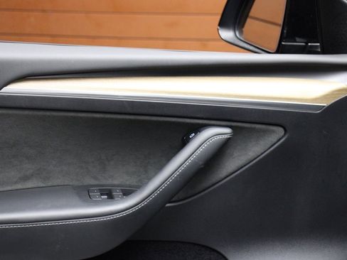 Used 2023 Tesla Model Y Long Range image 8