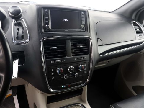 Used 2020 Dodge Grand Caravan SXT FWD image 25