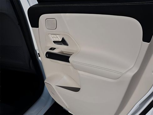 New 2026 Mercedes-Benz GLB 250 4MATIC image 17