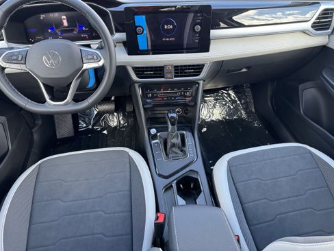New 2025 Volkswagen Taos SE image 12