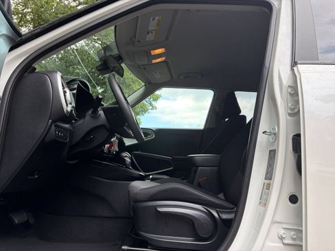 Used 2025 Kia Soul LX w/ LX Technology Package FWD image 24