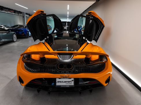 Used 2025 McLaren 750S RWD image 18