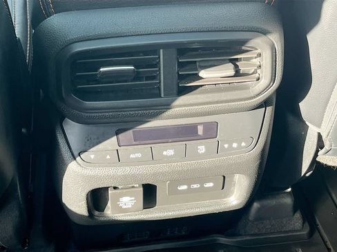 Used 2025 Honda Pilot TrailSport image 25