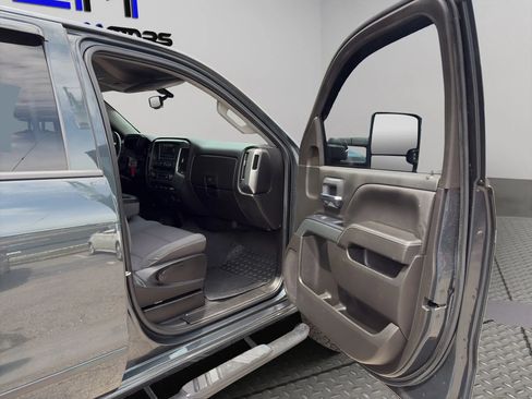 Used 2019 Chevrolet Silverado 1500 LT AWD/4WD image 24