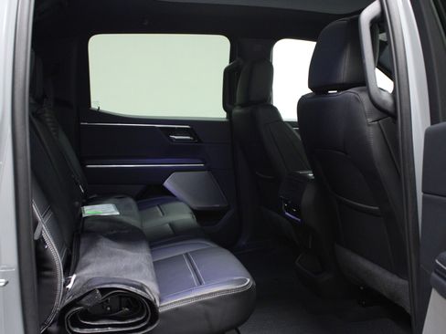 Used 2024 GMC Sierra EV Denali image 14