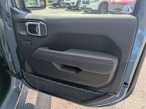 New 2025 Jeep Gladiator Sport image 32