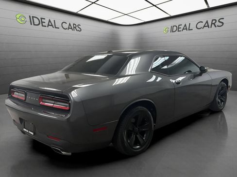 Used 2016 Dodge Challenger SXT RWD image 5
