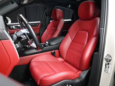 Used 2021 Porsche Cayenne S image 55