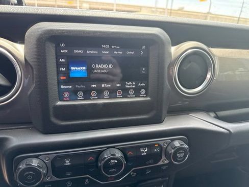 Used 2018 Jeep Wrangler Unlimited Sahara AWD/4WD image 7