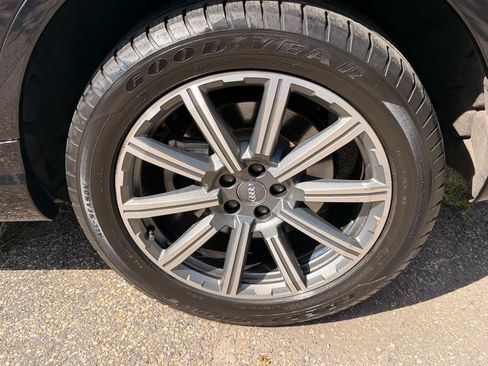 Used 2018 Audi Q7 3.0T Prestige AWD/4WD image 13