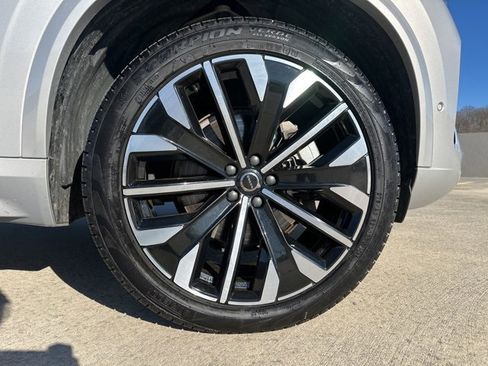 Certified 2025 Volvo XC90 B6 Plus image 11