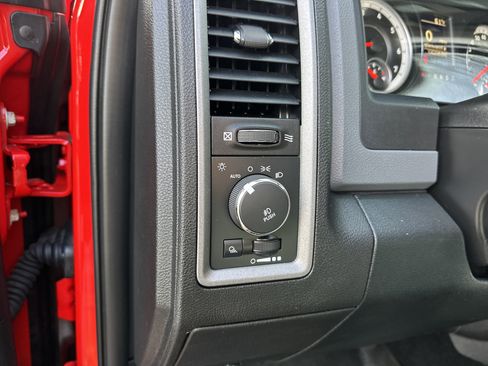 Used 2015 RAM 1500 Express image 15