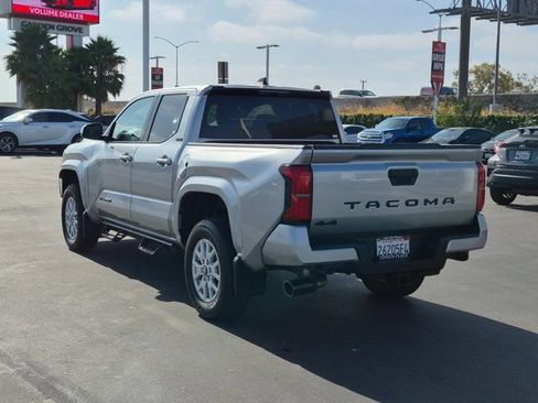 Certified 2025 Toyota Tacoma SR5 AWD/4WD image 11