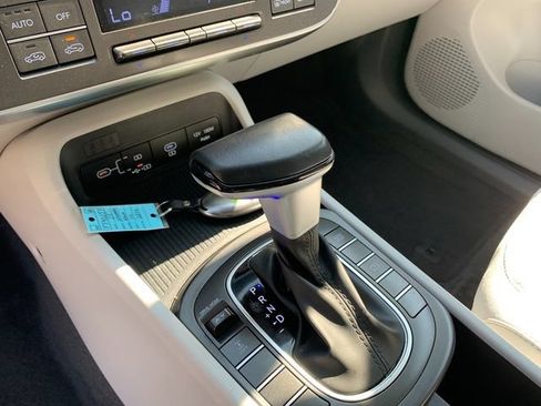 Certified 2025 Hyundai Kona SEL AWD/4WD image 24