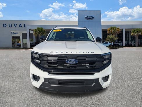 New 2025 Ford Expedition Active image 9