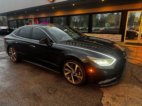 Used 2021 Hyundai Sonata SEL Plus w/ Tech Package image 2