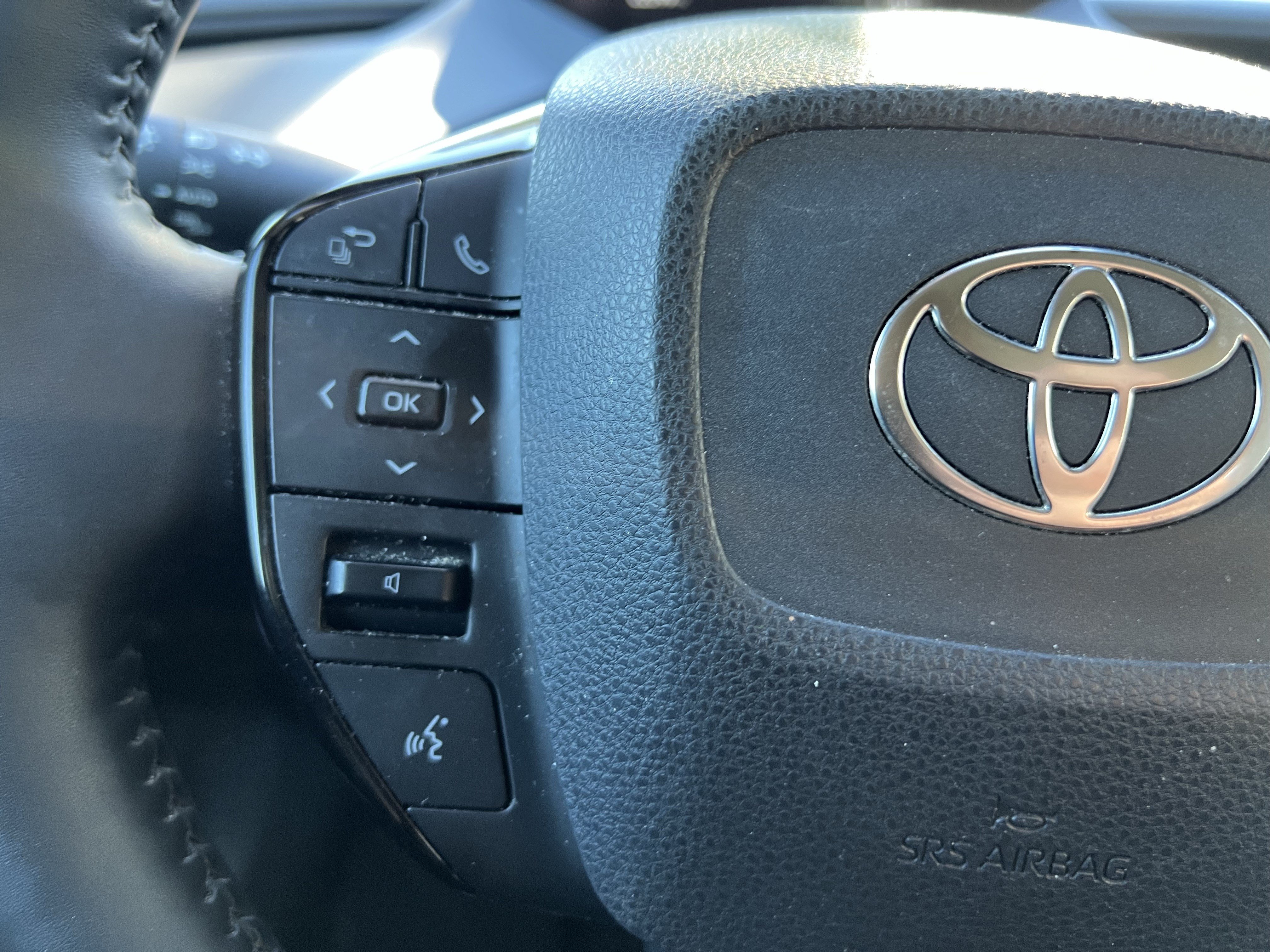 Used 2025 Toyota Prius XLE FWD image 19