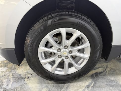Used 2020 Chevrolet Equinox LT w/ Driver Convenience Package AWD/4WD image 23