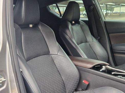 Used 2019 Toyota C-HR Limited image 30