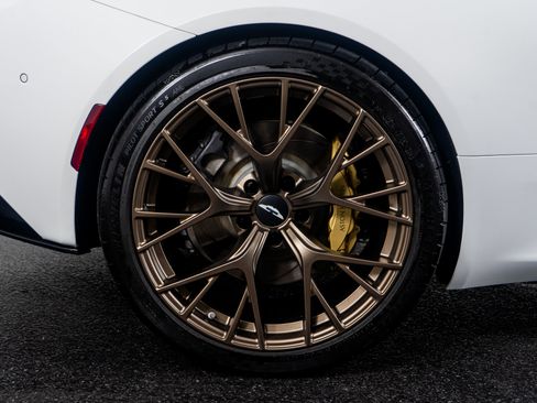 Used 2025 Aston Martin DB12 Coupe image 9