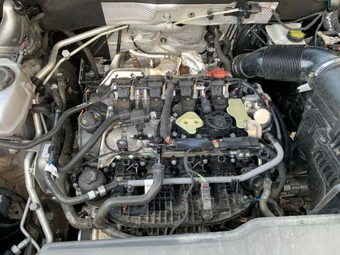 Used 2025 Volkswagen Atlas Cross Sport SE image 32